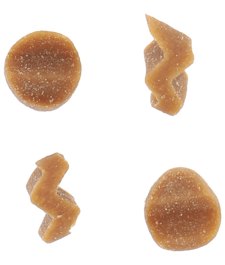 Chicken flavored cat treats in various shapes, grain-free and designed for dental support and breath care.