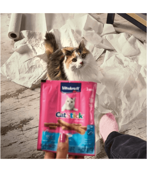 Vitakraft - CatStick, 3 Classic Soft Sticks With Salmon - 18g