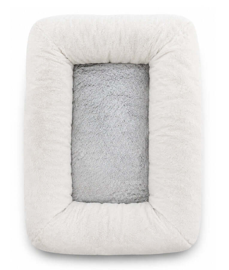 King Queen - Rectangular Dog Bed, White & Light Grey, Ultra Soft Fur Sleeping Surface, Raised Bolsters - 95 × 75 × 15 cm